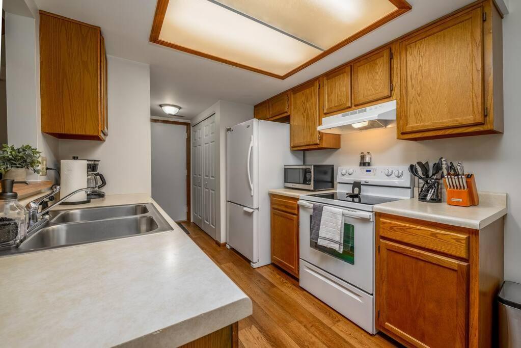 Family Friendly And Quite 2 Bedroom Condo Close To Fun Fort Wayne Exterior foto